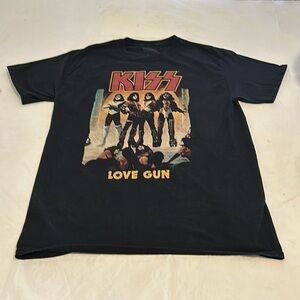 Love Gun kiss band t-shirt unisex.